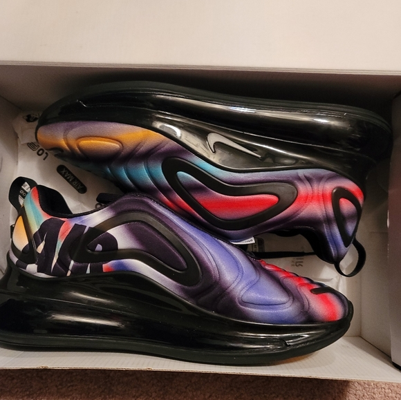 Nikes (women) - Picture 3 of 5